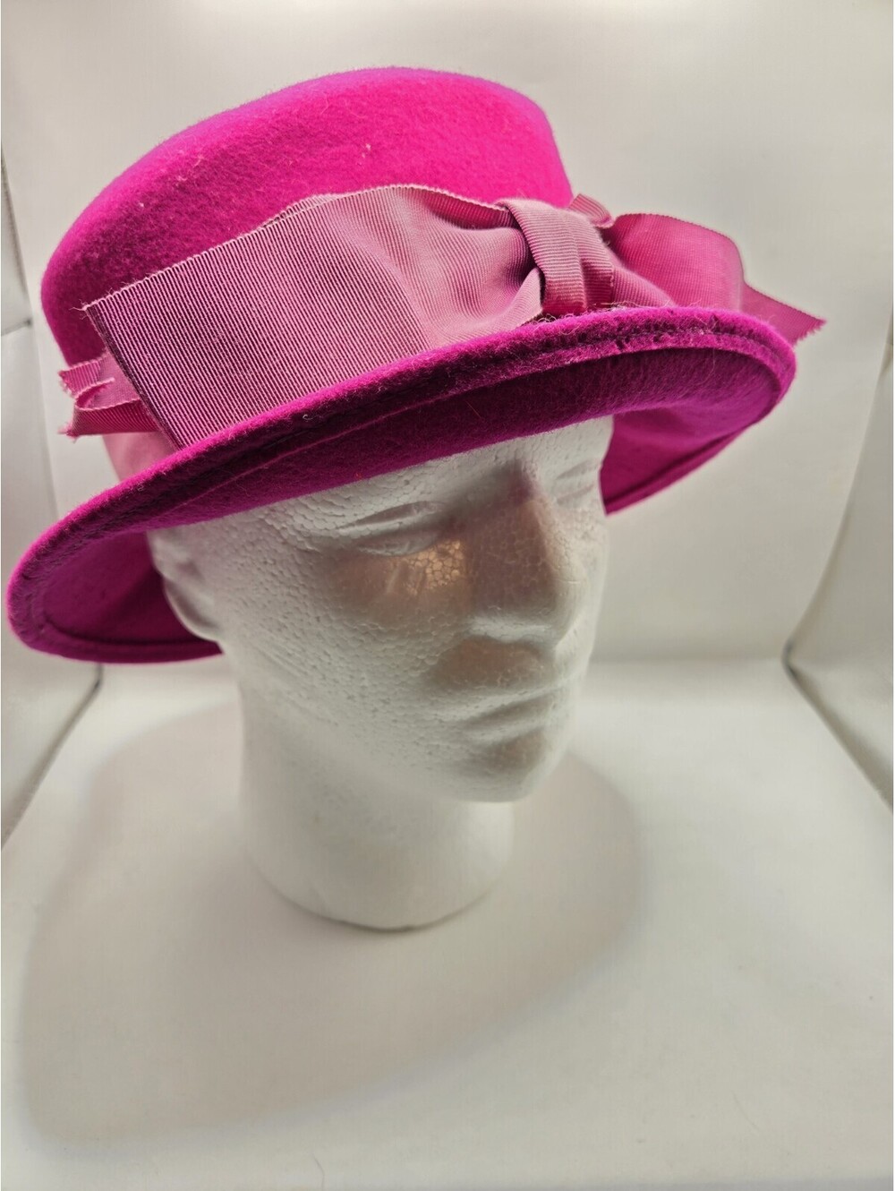 Vtg Michael Howard Miss Bierner Magenta Fuchsia Wool Felt Cloche Bowler Hat USA